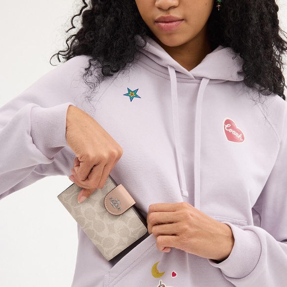 Medium Corner Zip Wallet In Signature Canvas - Picture 2 of 5